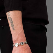 The plate bracelet